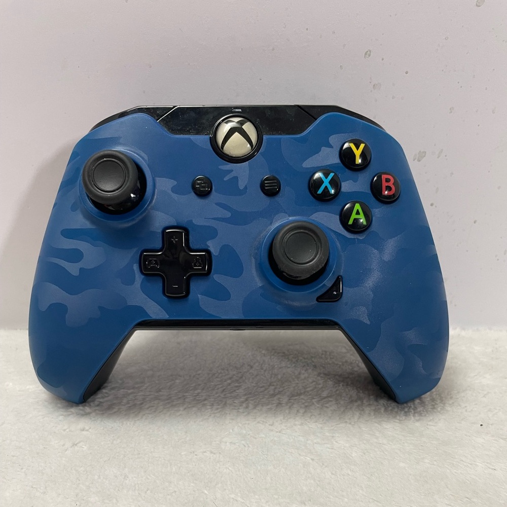 Wired Game Controller for Xbox One Camouflage Blue 048-082 2520 EQB